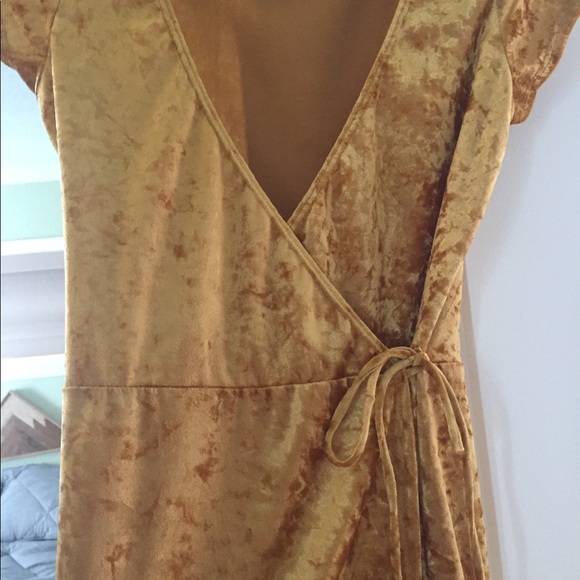 Beverly Velour Wrap dress size M - Picture 3 of 4